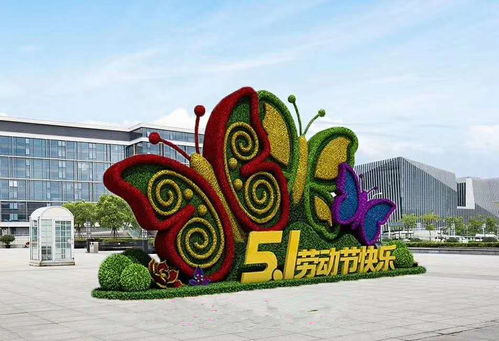 匠心铸就节日华章 成都雕塑厂大型景观雕塑产品礼盒助力劳动节庆典